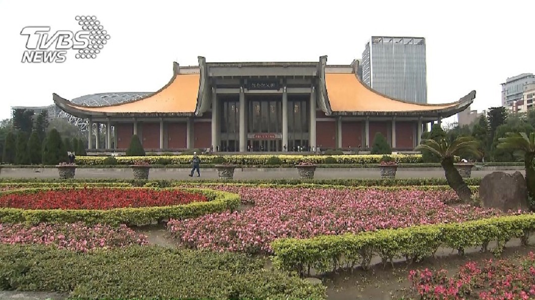 Sun Yat-Sen Memorial outshines palace museum in visits (TVBS News) Sun Yat-Sen Memorial outshines Palace Museum in visits 