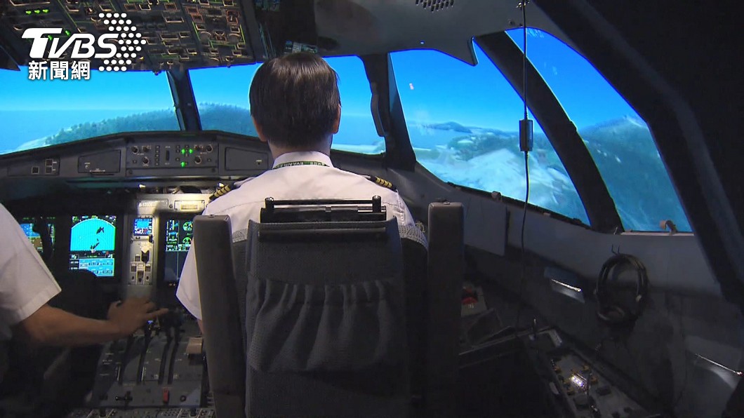 EVA Air pilots consider strike over bonus, pay issues (TVBS News) EVA Air pilots consider strike over bonus, pay issues