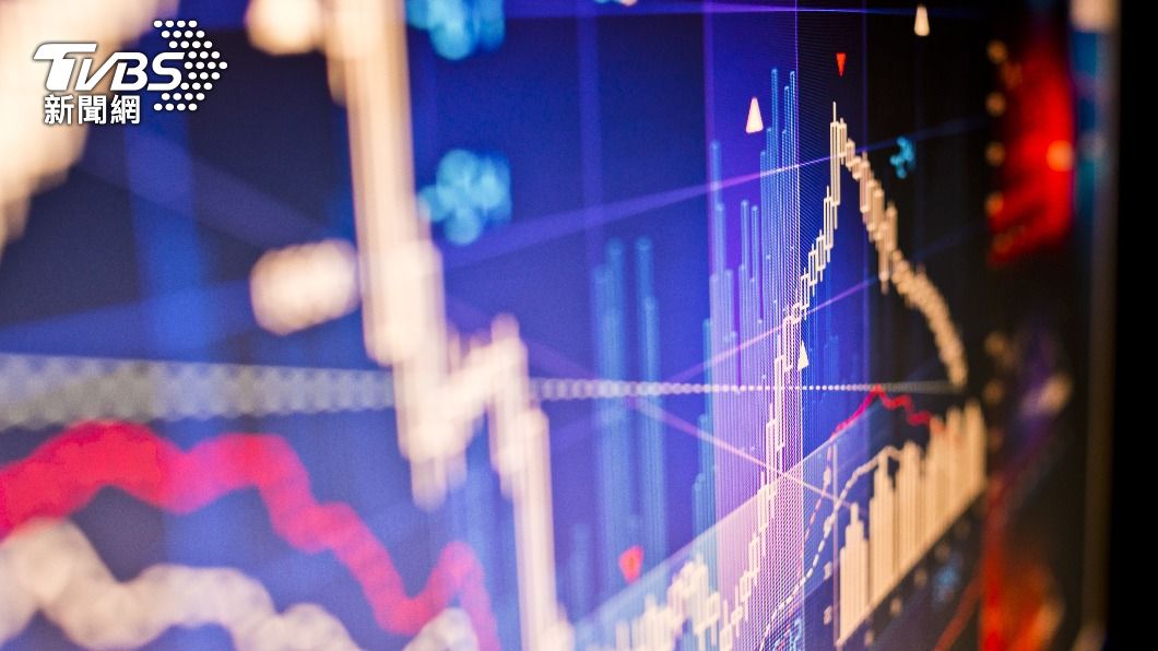 TSMC shares fall below NT$1,000 (Shutterstock) TSMC falls below NT$1,000, drags Taiwan market down