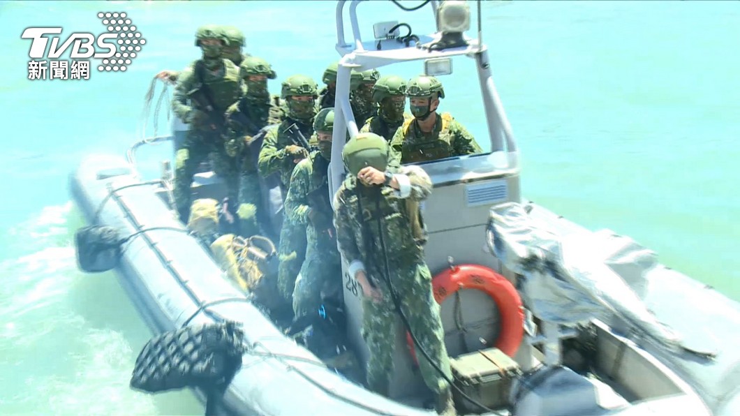 Taiwan reviews military safety after training incident (TVBS News) Taiwan special forces soldier nearly drowns during training