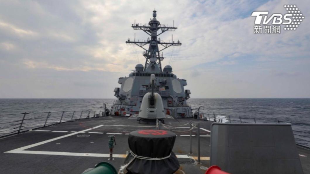 A warship from the U.S. navy transits through the Taiwan Strait. (Courtesy of U.S. Navy) U.S., Canadian warships transit through Taiwan Strait