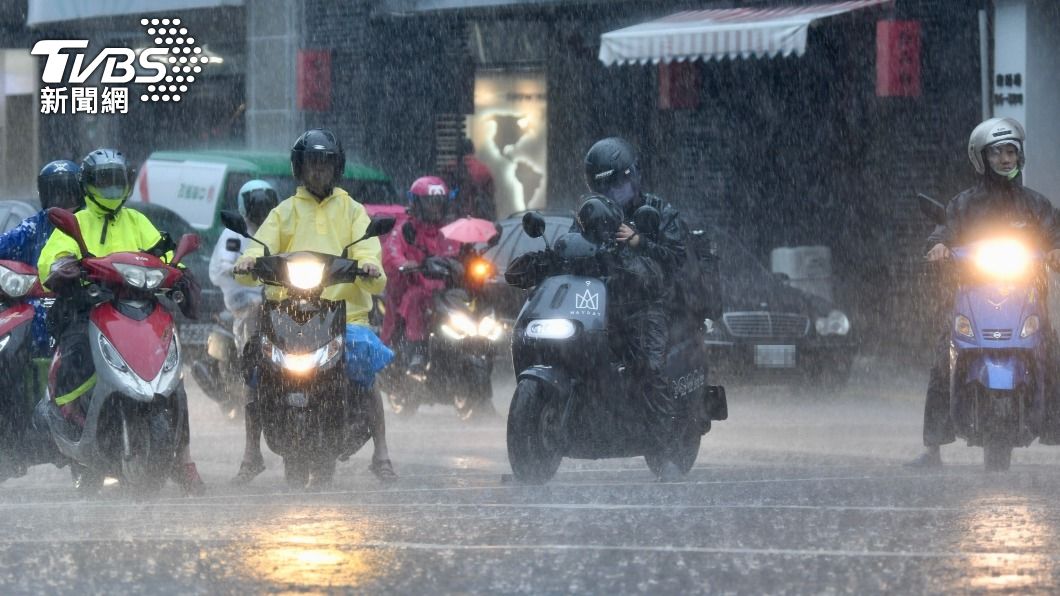 Typhoon Shanshan strengthens, sets course for Japan (TVBS News) Typhoon Shanshan strengthens, sets course for Japan