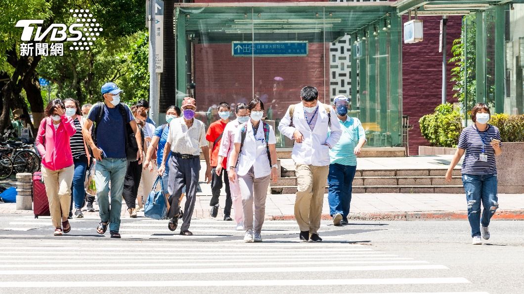 Vehicle-pedestrian yielding rules tightened again for safety (TVBS News) Vehicle-pedestrian yielding rules tightened again for safety