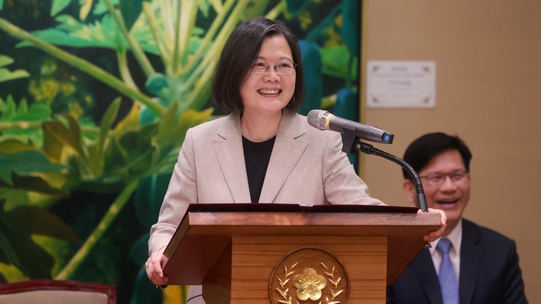 Tsai meets Yuan Ye Award winners (Courtesy of the Presidential Office) President Tsai commends Yuan Ye Award winners