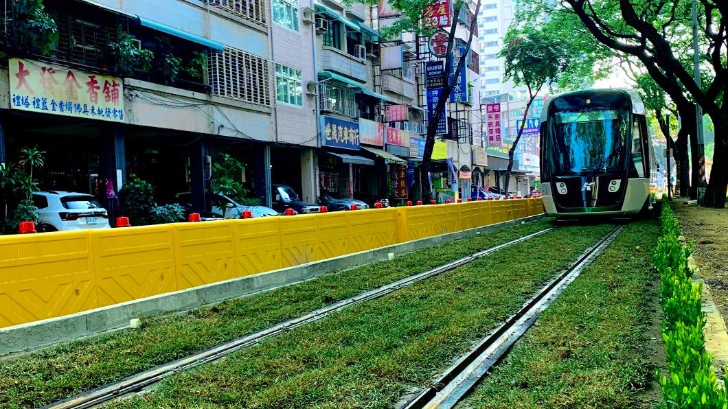 Kaohsiung light rail gets green light (Kaohsiung Mass Rapid Transit Bureau) Kaohsiung light rail transit to begin trial operations