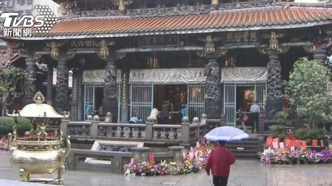 Taipei temple unveils solar panels (TVBS News) Ancient Taiwan temple installs innovative solar panels