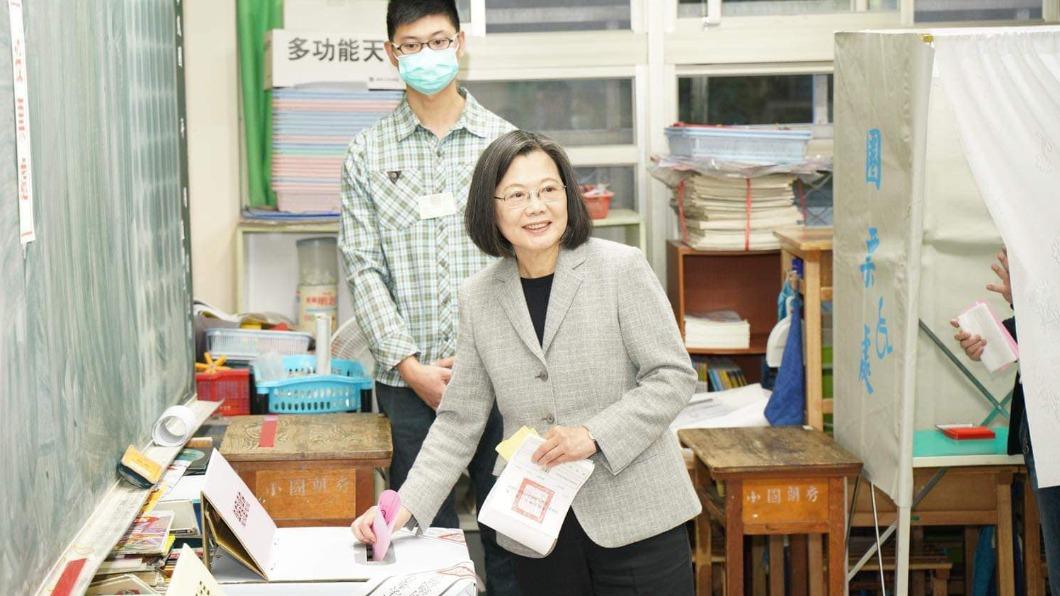 President Tsai Ing-wen accused of illegal election day campaigning (Courtesy of Tsai’s Facebook) President Tsai accused of illegal election day campaigning