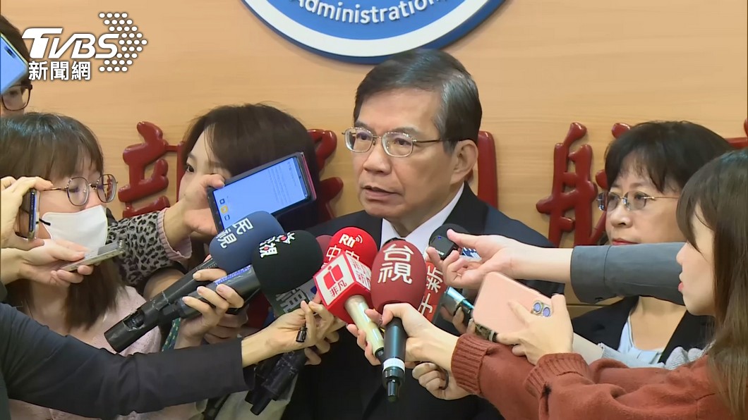 MOTC minister reviews impact of Taoyuan runway maintenance (TVBS News) MOTC minister reviews impact of Taoyuan runway maintenance