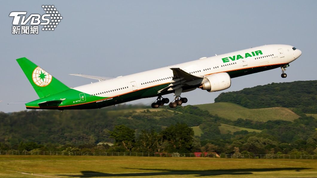 Mid-air miracle: Woman gives birth on EVA Air flight (Shutterstock) Mid-air miracle: Woman gives birth on EVA Air flight