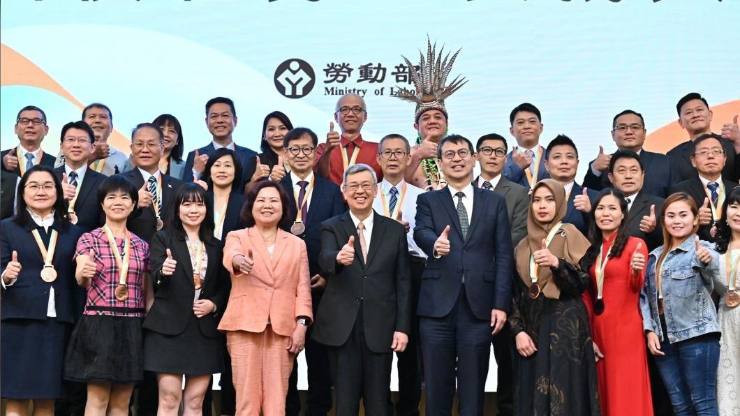 Premier Chen lauds workers at Taiwan’s Labor Day ceremony (Presidential Office) Premier Chen lauds workers at Taiwan’s Labor Day ceremony