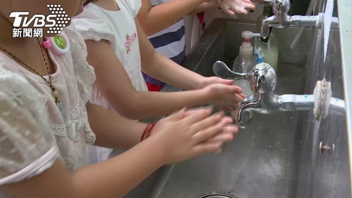 New Taipei offers free enterovirus vaccines for young child (TVBS News) New Taipei offers free enterovirus vaccines for young child