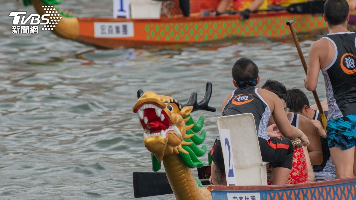Taipei dragon boat event adds new category for women over 50 (Shutterstock) Taipei dragon boat event adds new category for women over 50