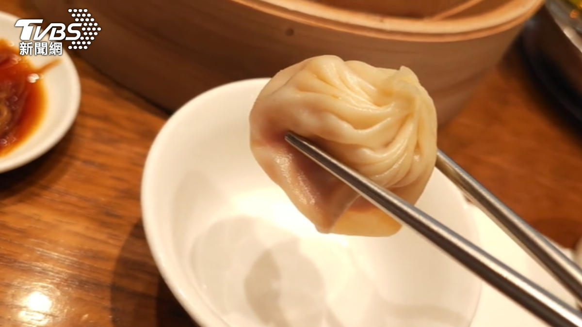 Din Tai Fung raises prices on 80% of menu items amid rising costs (TVBS News) Din Tai Fung raises menu prices by 6% amid rising costs