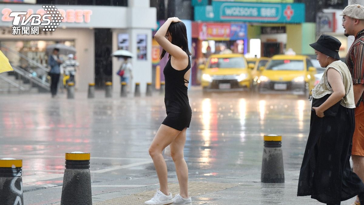 Taiwan to see hot weather June 9-11 (TVBS News) Taiwan faces summer heat wave with afternoon storm risks