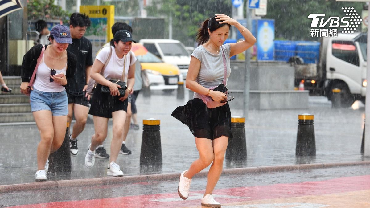 Taiwan sees less moisture post-typhoon (TVBS News) Taiwan sees reduced moisture as Typhoon Toraji departs