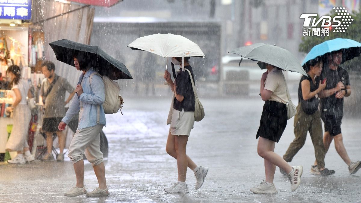 Showers hit Yilan, Hualien coasts amid southwest winds (TVBS News) Showers hit Yilan, Hualien coasts amid southwest winds