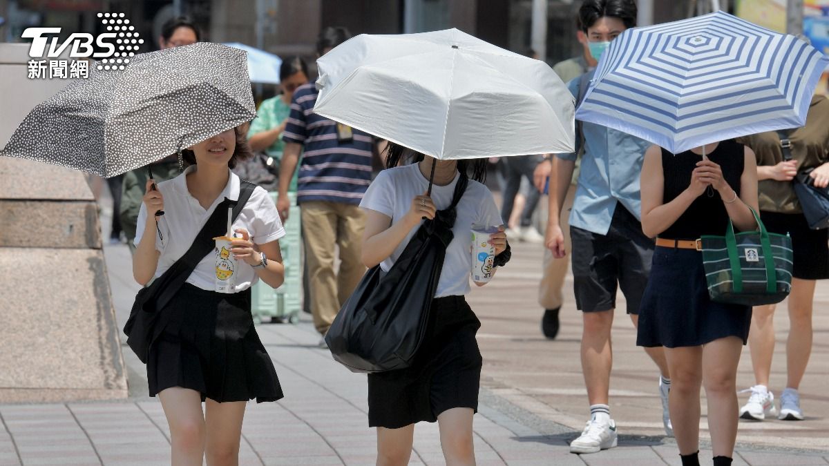 Taitung County faces extreme heat alert (TVBS News) Taitung County faces extreme heat with 37.6°C