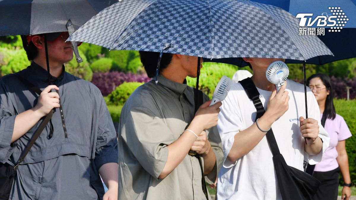 Taiwan issues UV warnings as temperatures soar island-wide (TVBS News) Health officials warn of heat risks as Taiwan bakes