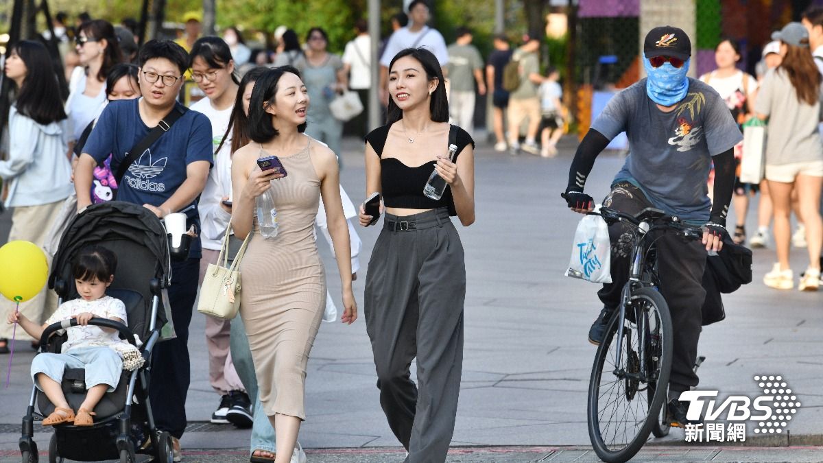 Summer-like heat expected in Taiwan soon (TVBS News) Taiwan braces for summer heat as southeast winds intensify
