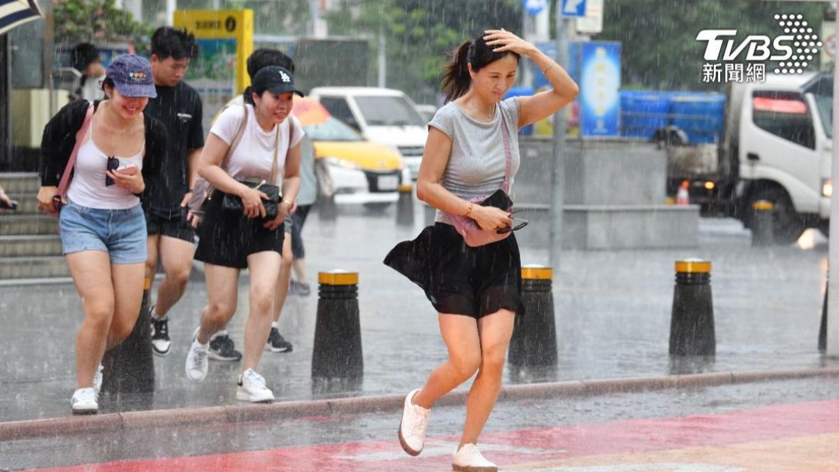 CWA forecasts showers, thunderstorms across Taiwan (TVBS News) CWA forecasts showers, thunderstorms across Taiwan