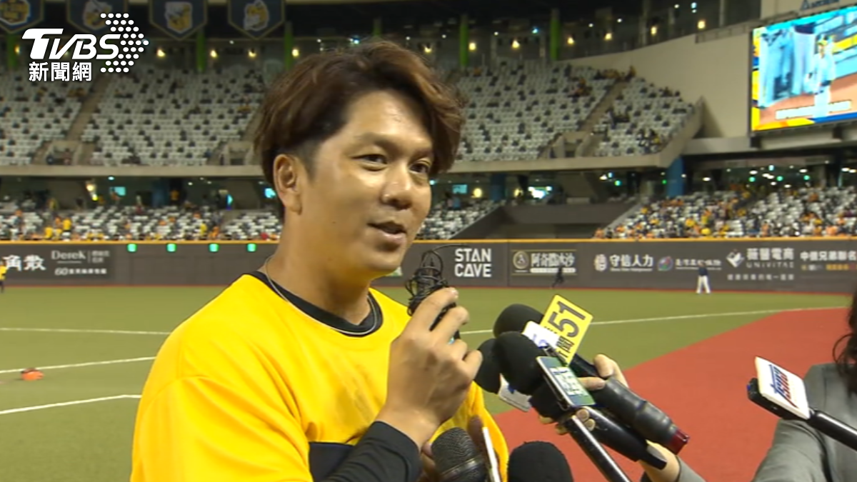 Baseball star Chou Szu-chi plays final game at Taipei Dome (TVBS News) Baseball star Chou Szu-chi plays final game at Taipei Dome