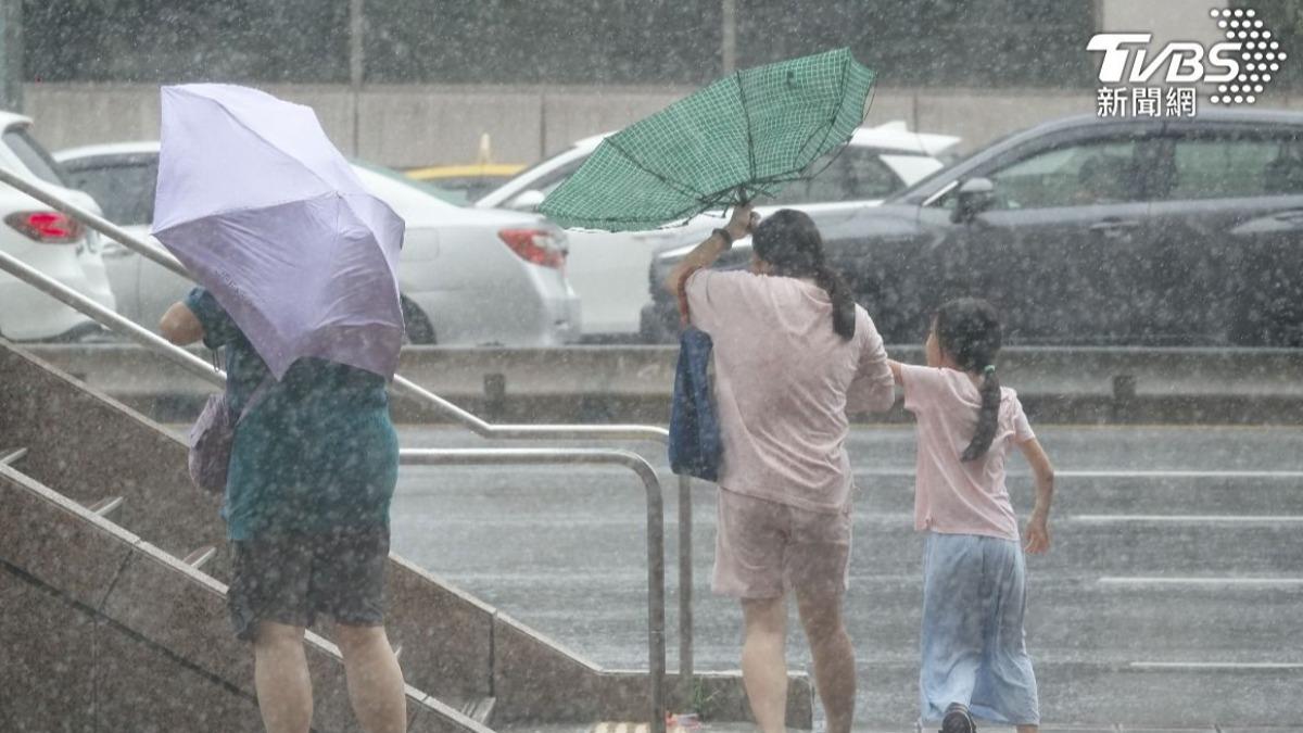 Schools in New Taipei may cancel classes (TVBS News) Principals in New Taipei given discretion on class closures