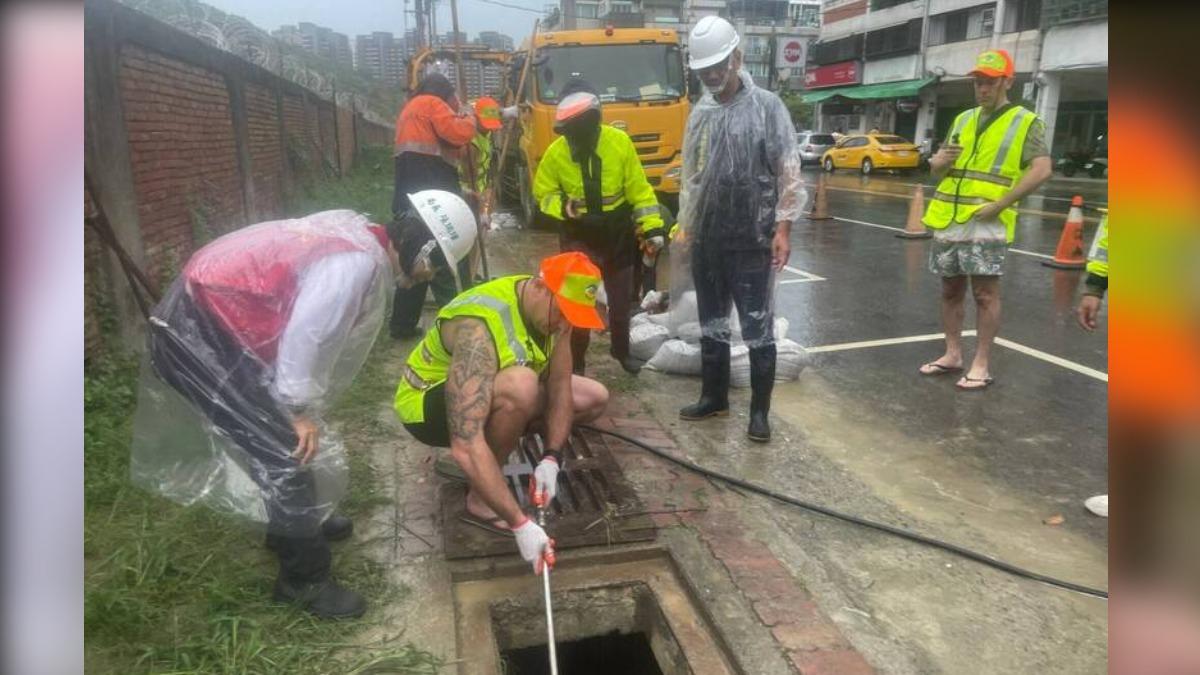 Australian firefighters aid typhoon prep in Kaohsiung (Courtesy of Environmental Protection Bureau) Australian firefighters aid typhoon prep in Kaohsiung