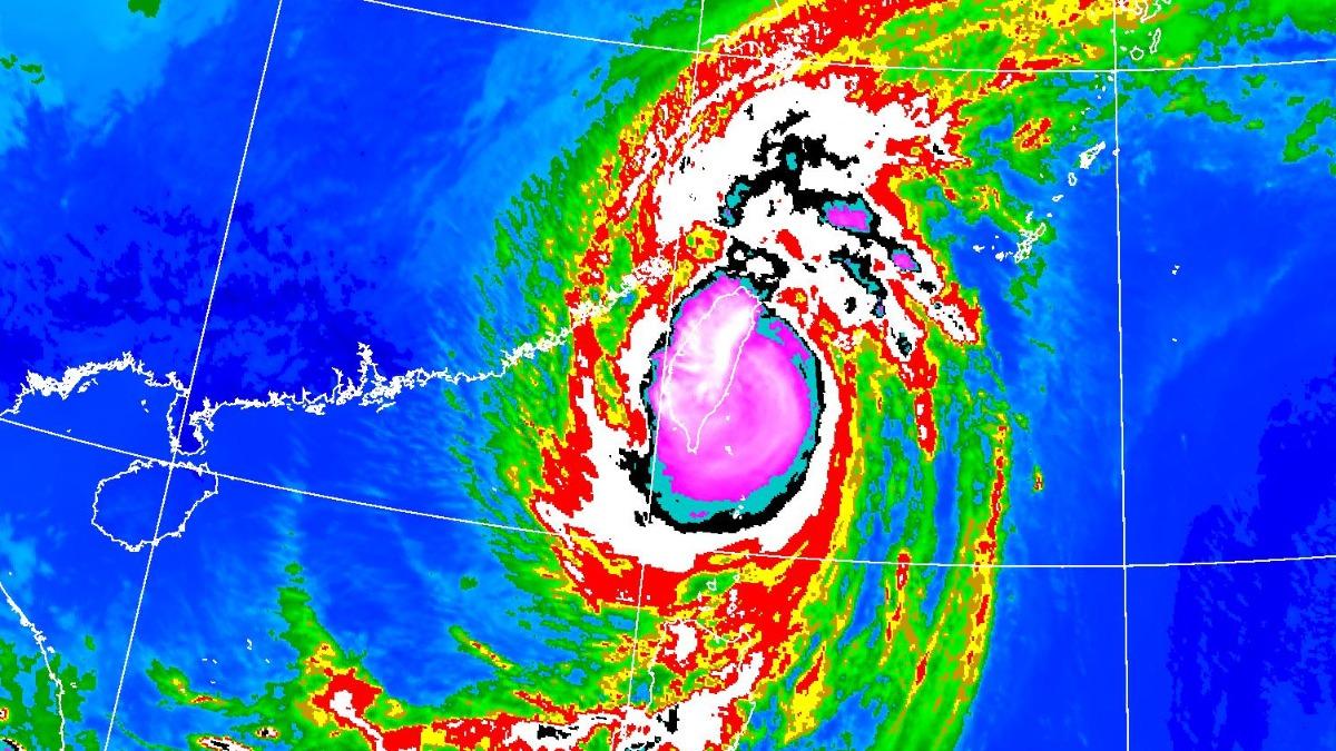 Typhoon Kong-rey weakens, may downgrade by 5 p.m. today (Courtesy of CWA) Typhoon Kong-rey weakens, may downgrade by 5 p.m. today