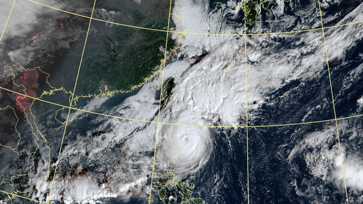 Typhoon Yinxing heads toward South China Sea (Courtesy of CWA) Typhoon Yinxing heads toward South China Sea