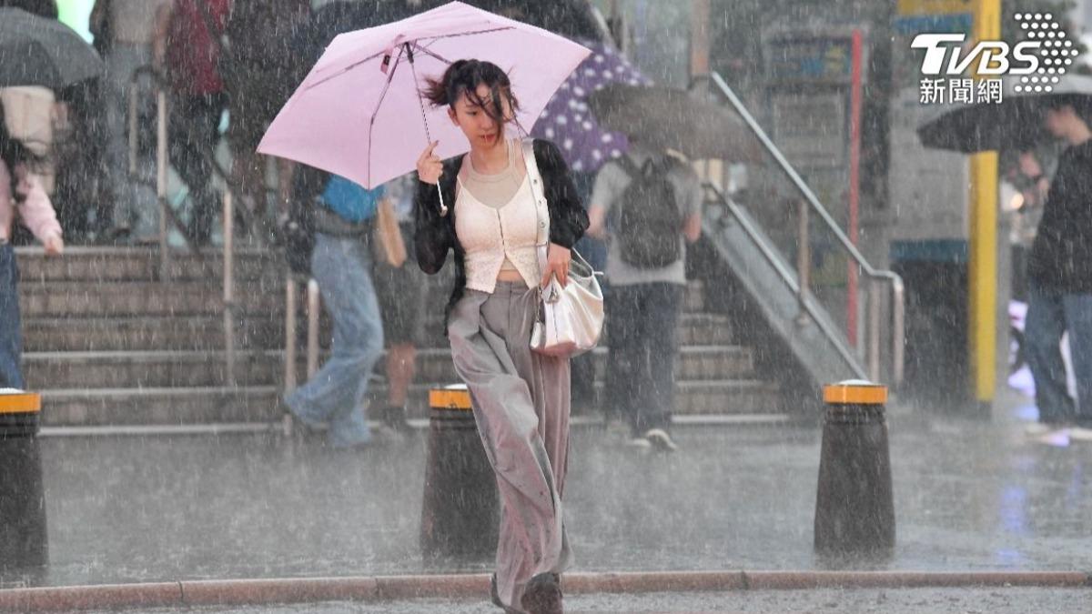 Taiwan braces for heavy rain alert (TVBS News) Taiwan issues heavy rain alert as stationary front hits