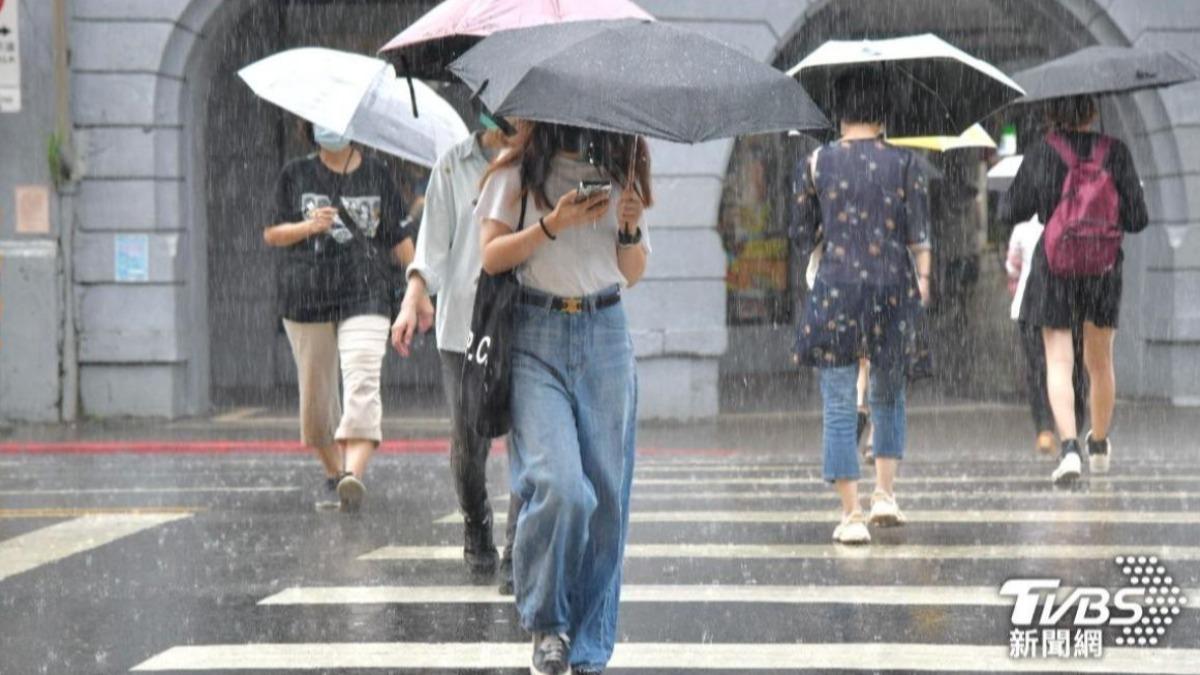 Typhoon Usagi weakens, but heavy rain still expected (TVBS News) Typhoon Usagi weakens, but heavy rain still expected