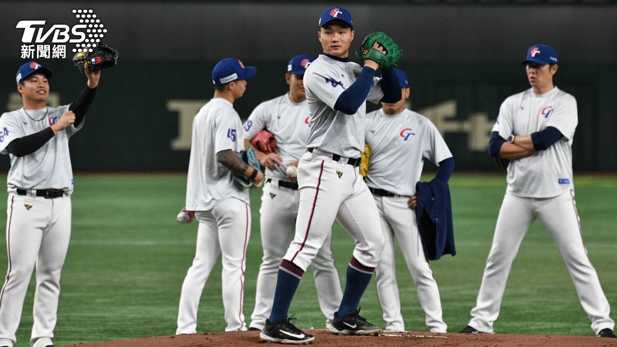 Taiwan faces U.S. in crucial WBSC Premier 12 matchup (TVBS News) Taiwan faces U.S. in crucial WBSC Premier 12 matchup