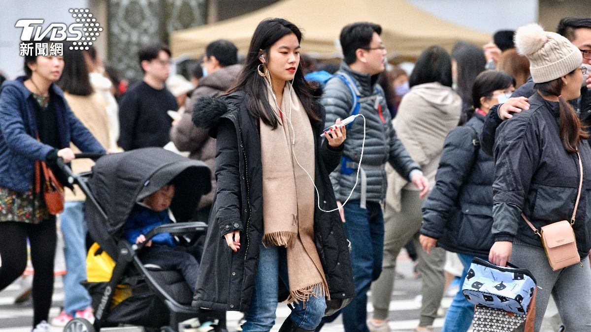 Cooler weather hits northern Taiwan with monsoon arrival (TVBS News) Cooler weather hits northern Taiwan with monsoon arrival