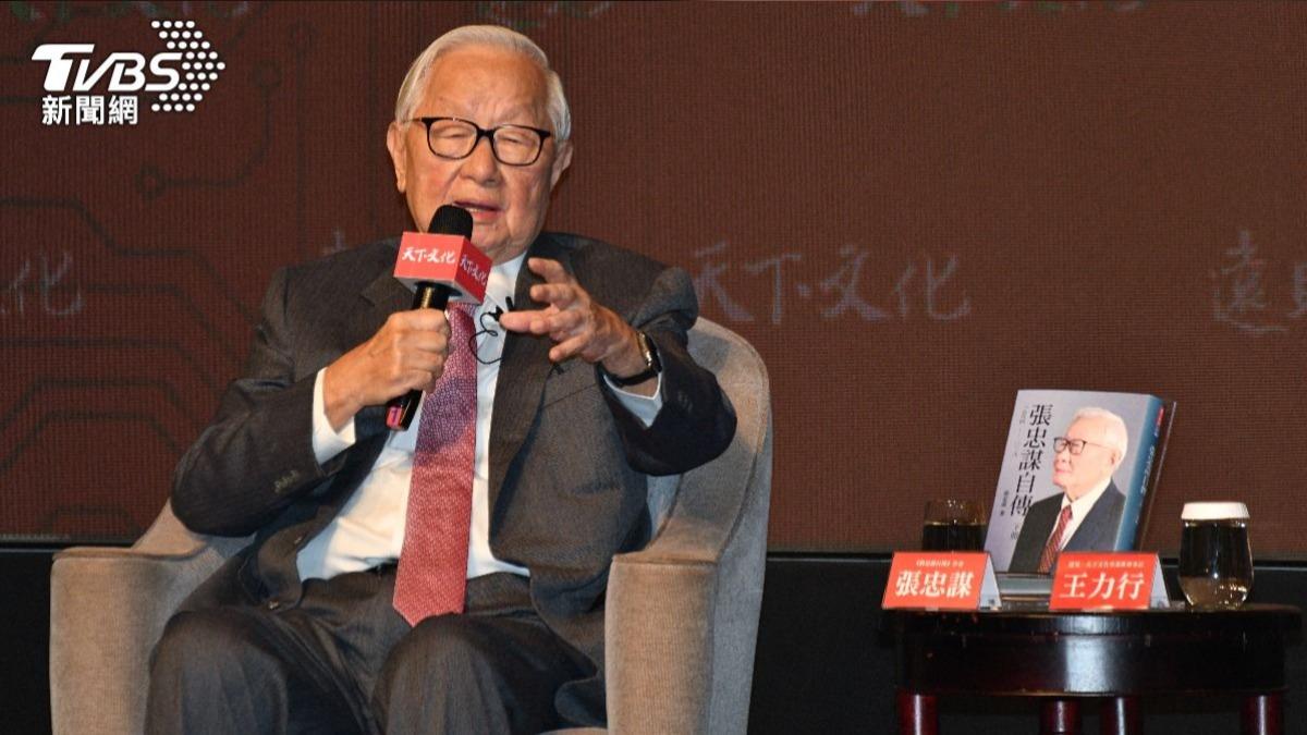 Morris Chang speaks at his book launch on Dec. 9 (TVBS News)