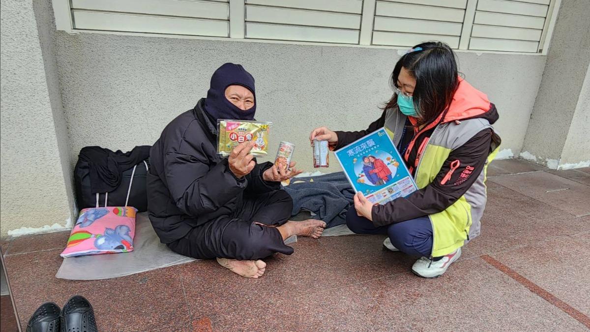 New Taipei aids homeless in cold snap (Courtesy of the Social Welfare Dept.) New Taipei aids nearly 29K homeless bearing the cold snap