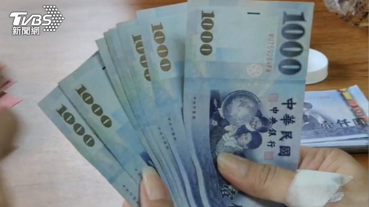 KMT proposes cash from tax surplus (TVBS News) Taiwan considers NT$10,000 cash payout for citizens