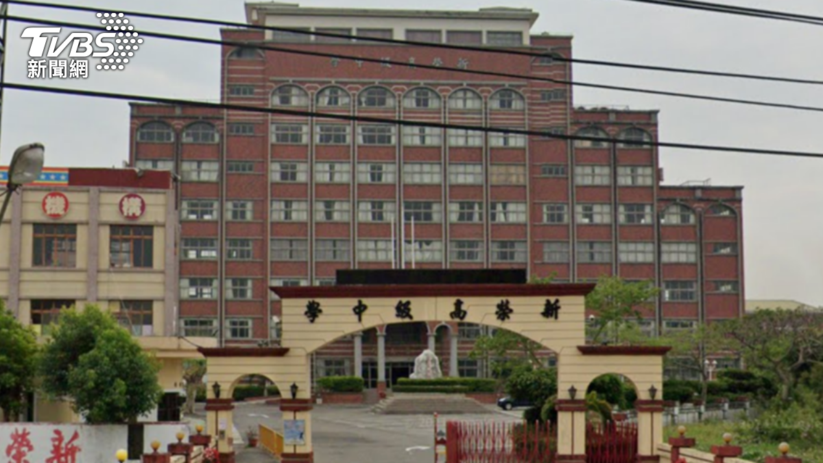 Taiwan halts enrollment at two schools (TVBS News) Taiwan halts enrollment at two private high schools
