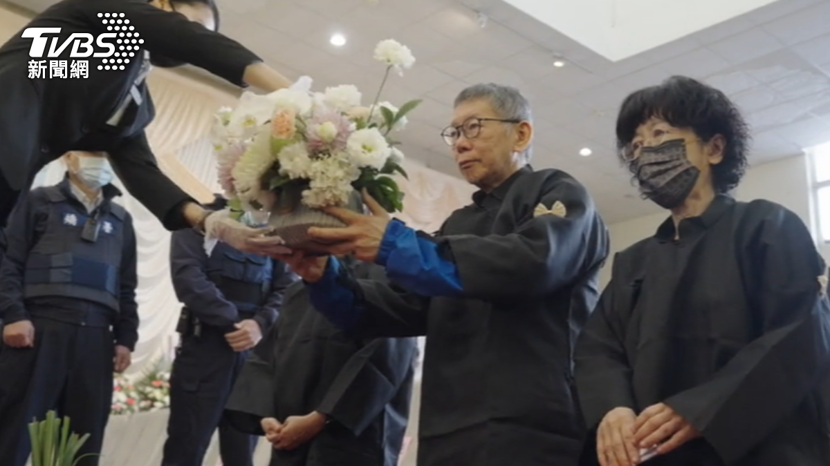 Ko Wen-je attends father’s funeral briefly (TVBS News) Ko Wen-je attends father’s funeral under tight security