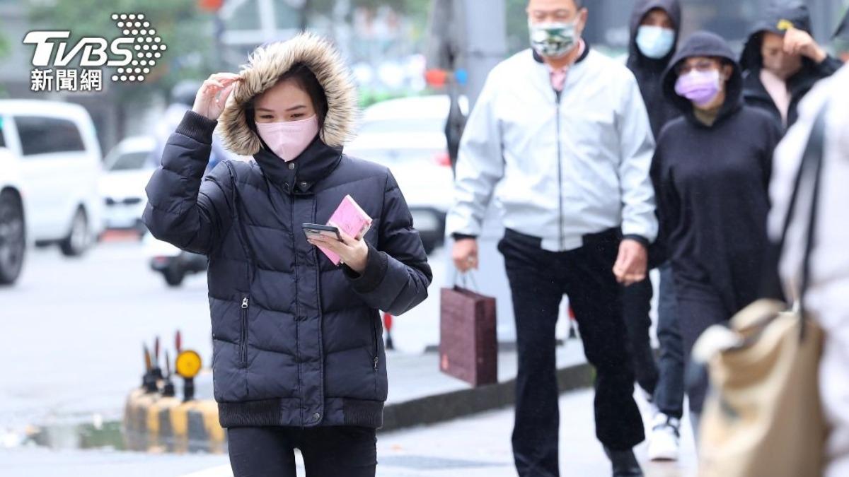 Taiwan braces for rain and storms as weather front hits (TVBS News) Taiwan braces for rain and storms as weather front hits