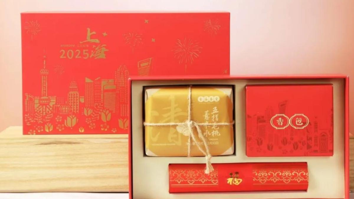 China sends gift packages abroad (Courtesy of All China Federation of Returned Overseas Chinese) China sends 70,000 gift packages to overseas Chinese