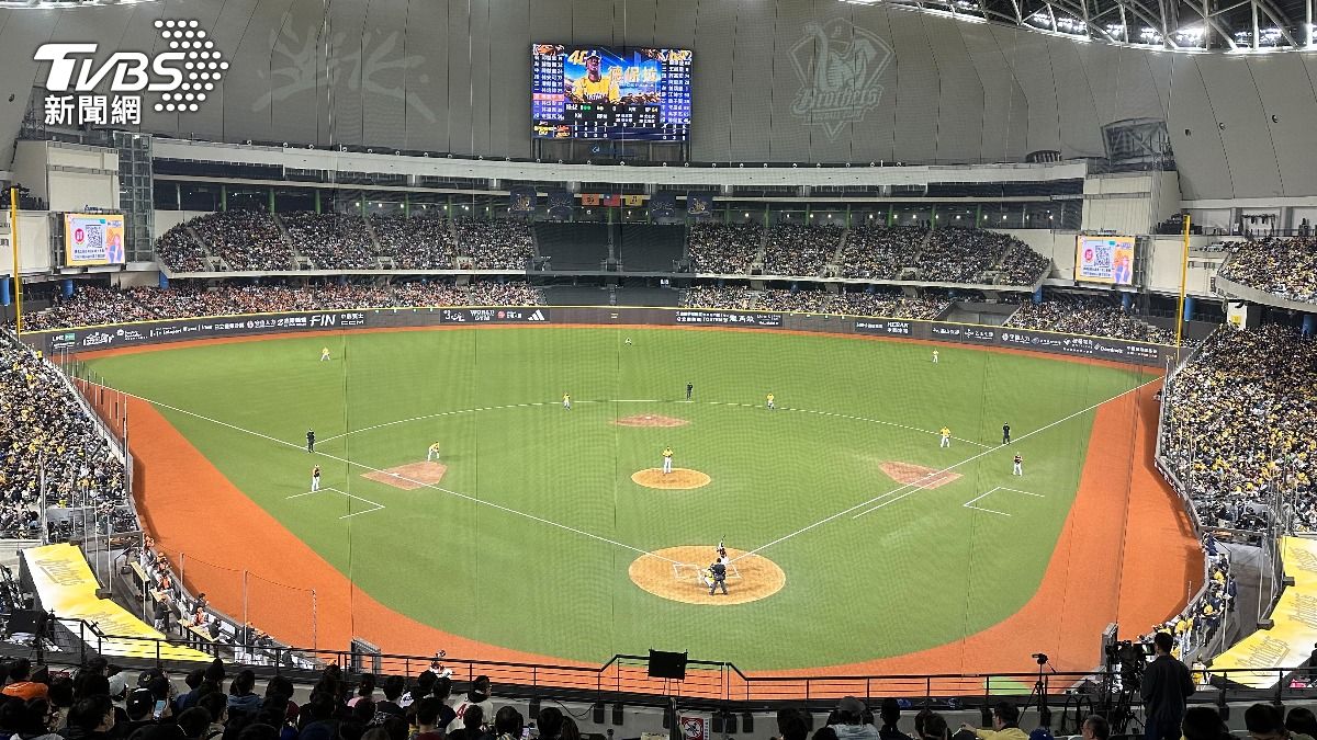 Taipei mayor demands action on dome leakage issue (TVBS News) Leaks at Taipei Dome prompt city action and penalties