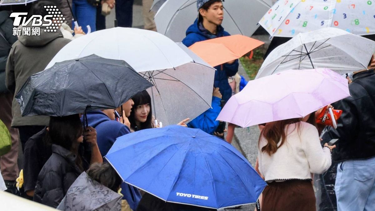 Cold front brings heavy rainfall, wind to northern Taiwan (TVBS News) Cold front brings heavy rainfall, wind to northern Taiwan