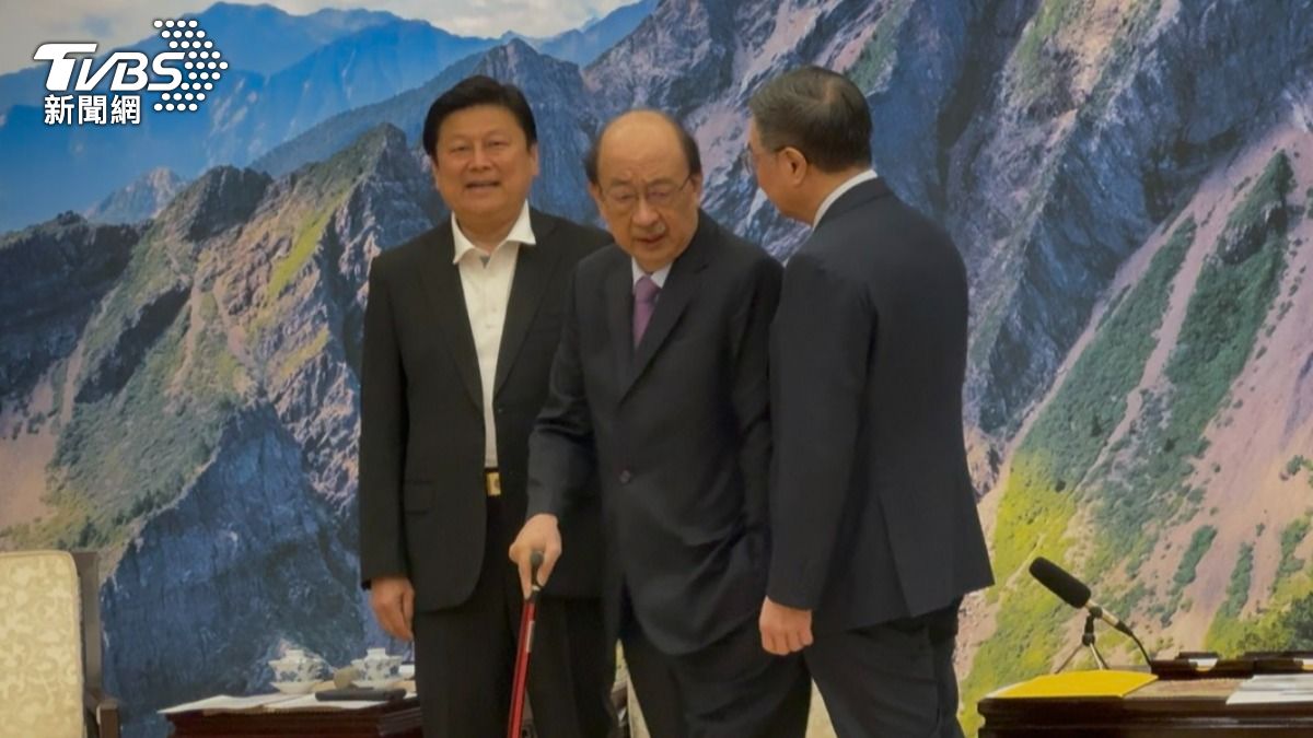 Taiwan convenes emergency meeting on US tariff impact (TVBS News) Taiwan’s parties divided on approach to tariff challenge