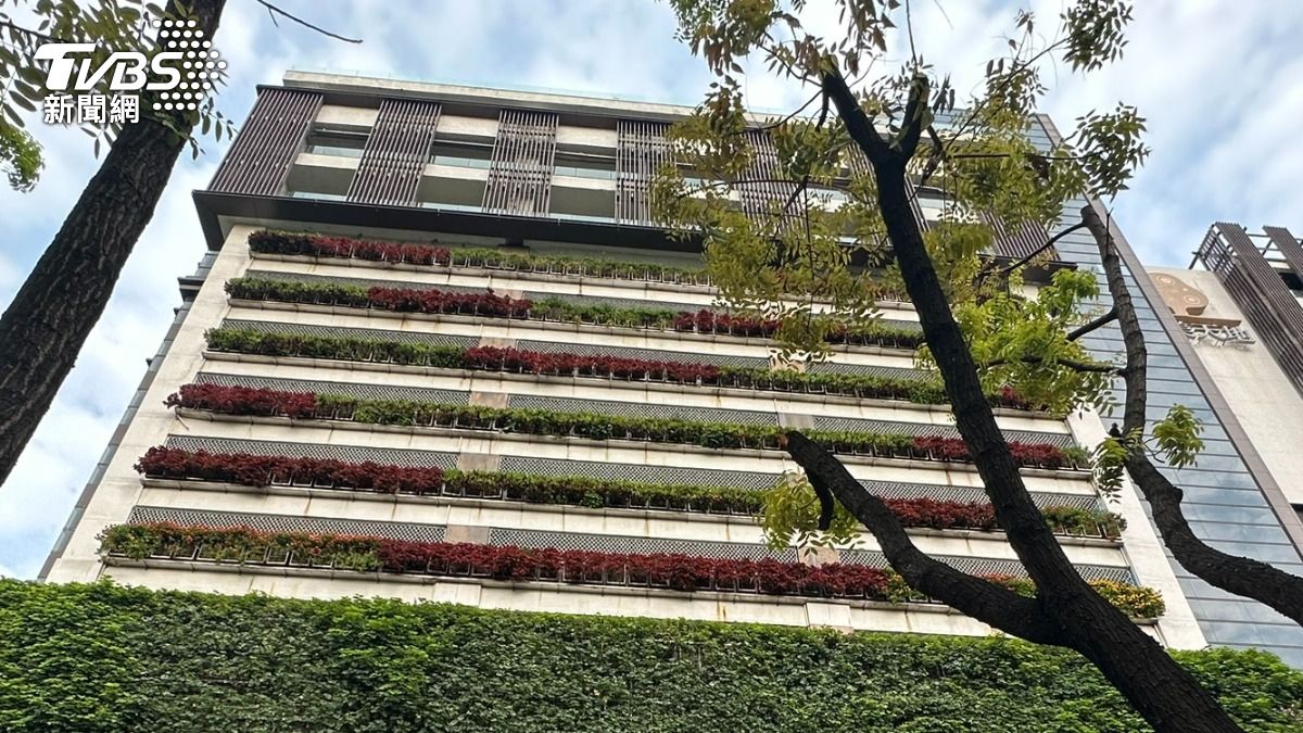 Mall tragedy prompts safety upgrades (TVBS News) Taiwan mall urges mental health awareness after third death