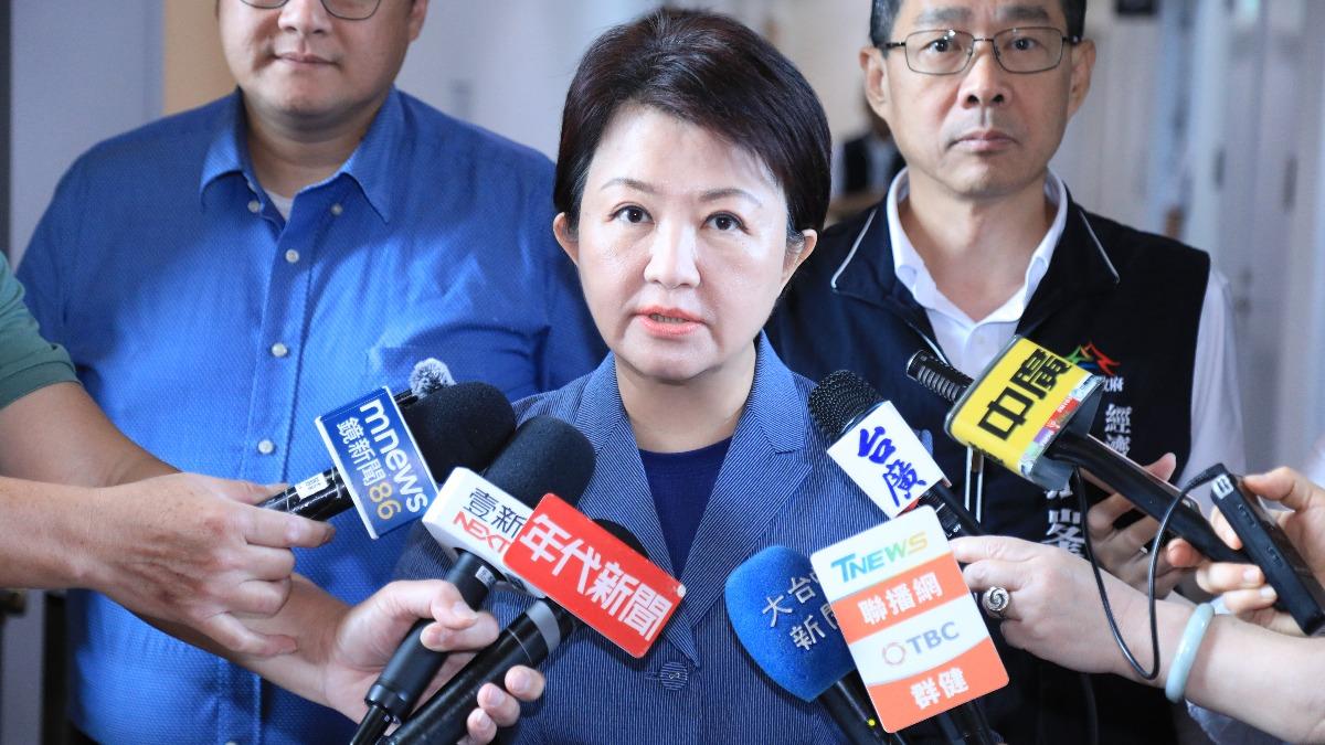 Taichung mayor mourns pope’s passing (Courtesy of Taichung City Government) Taichung mayor mourns pope, dodges KMT protest questions