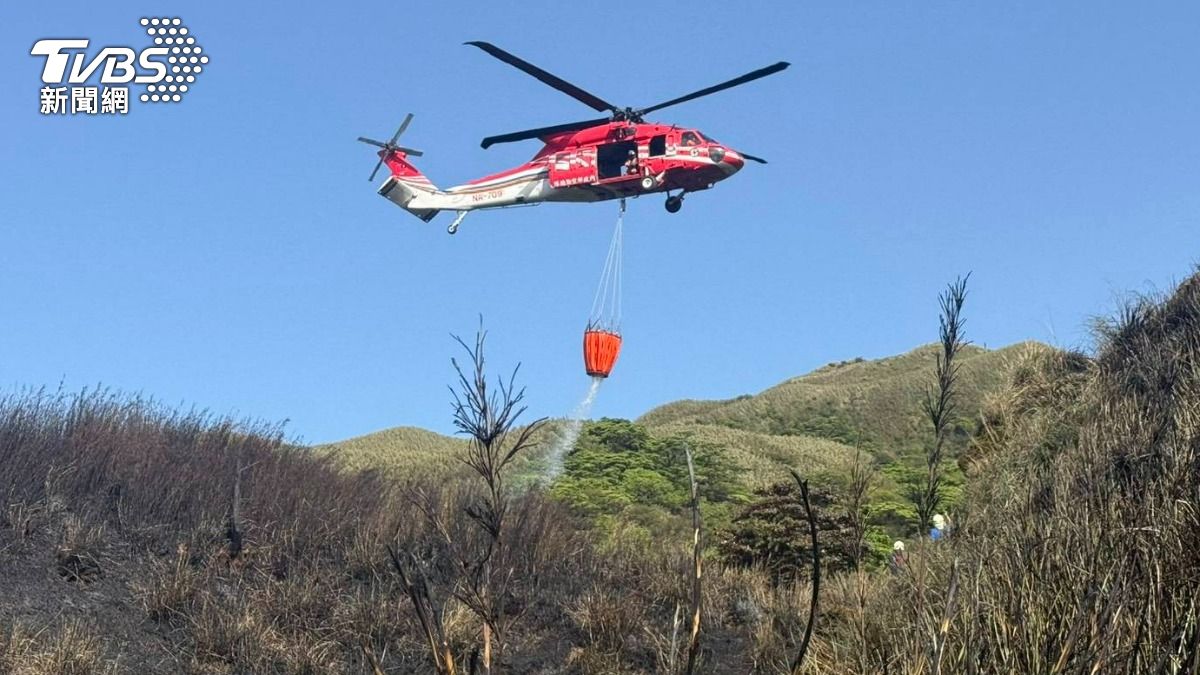 Fire at Yangmingshan Park burns 50 hectares, no injuries (TVBS News) Taipei firefighters contain 50-hectare mountain blaze