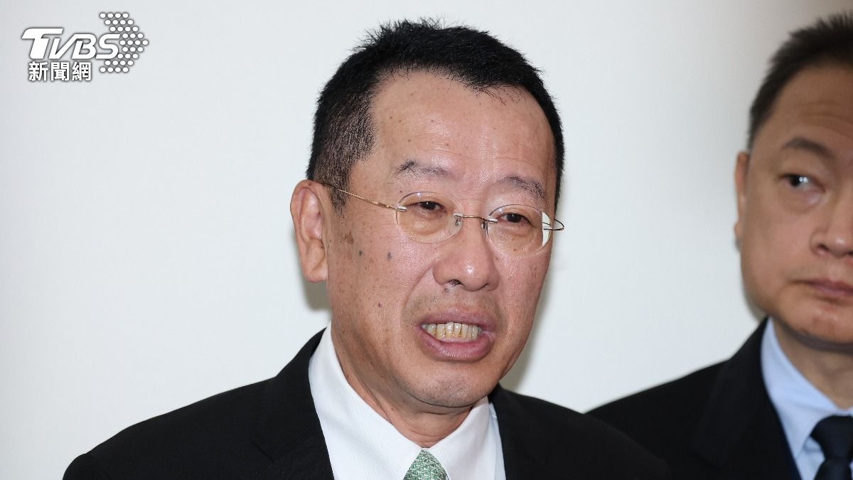 Defense minister stresses training focus (TVBS News) Taiwan defense chief targets bureaucracy in military