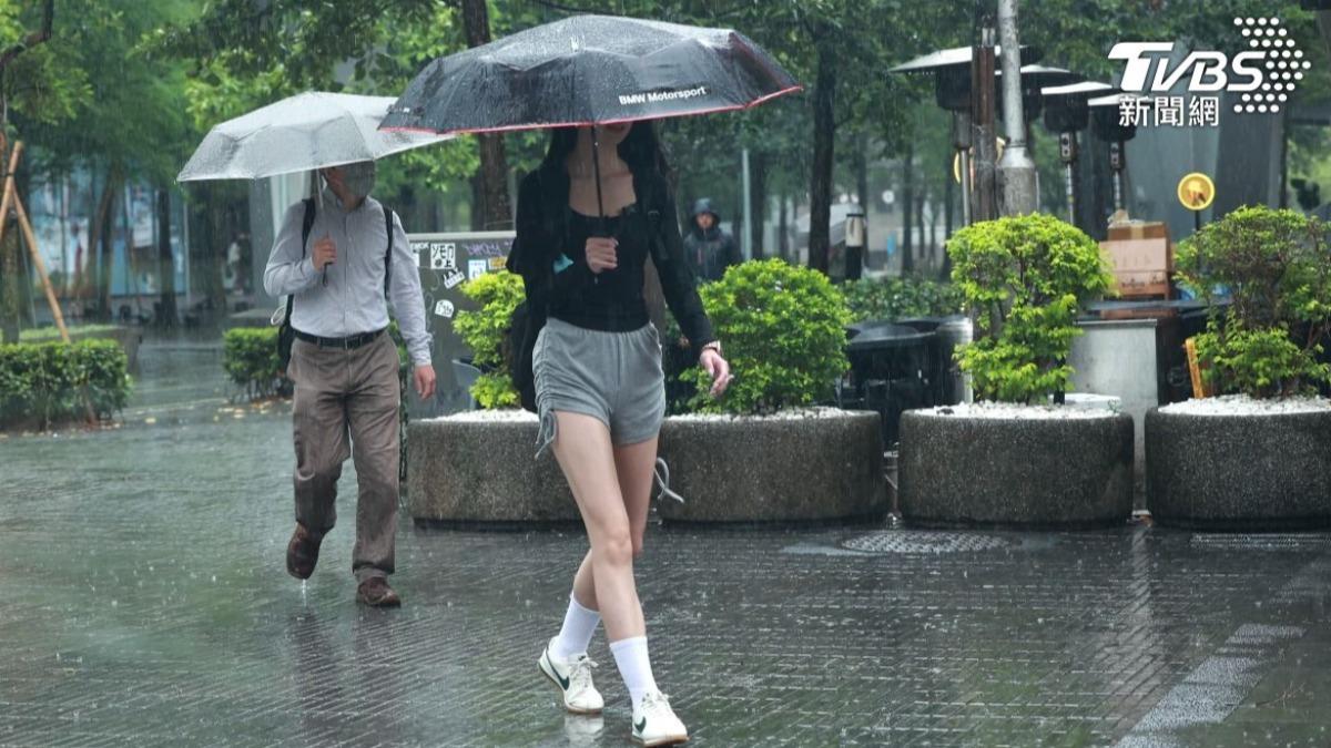 Taiwan braces for heavy rain, storms (TVBS News) Weather front brings rain, cooler temps to northern Taiwan