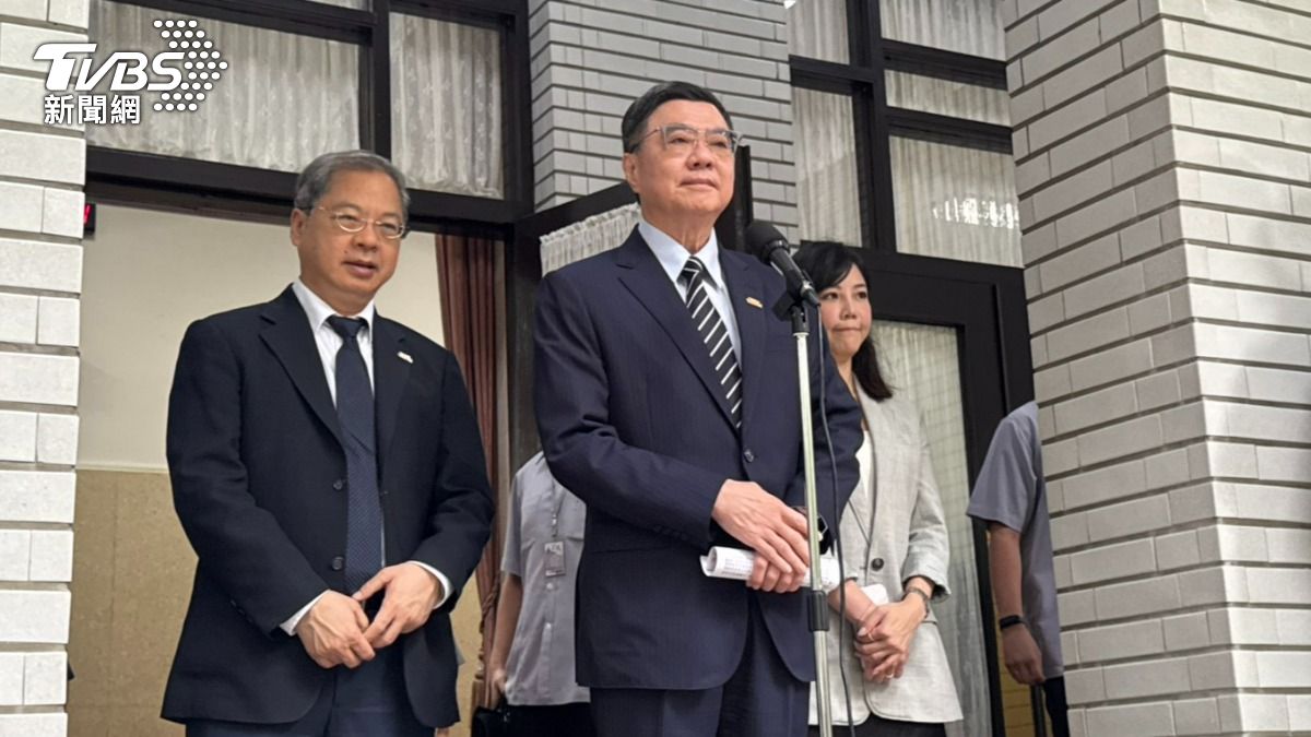 Taiwan debates cash handouts versus industrial support (TVBS News) Taiwan premier rejects opposition cash handout proposals