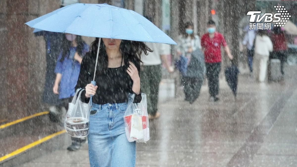 Taiwan braces for scattered showers (TVBS News) Taiwan braces for scattered showers and thunderstorms